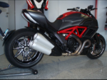 Prodám na Ducati Diavel originální zánovní výfuk