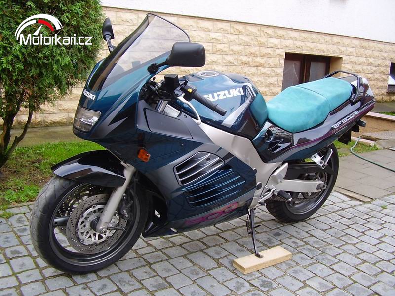 Suzuki RF 900 uživatele Victoria_Enternum Motorkáři.cz
